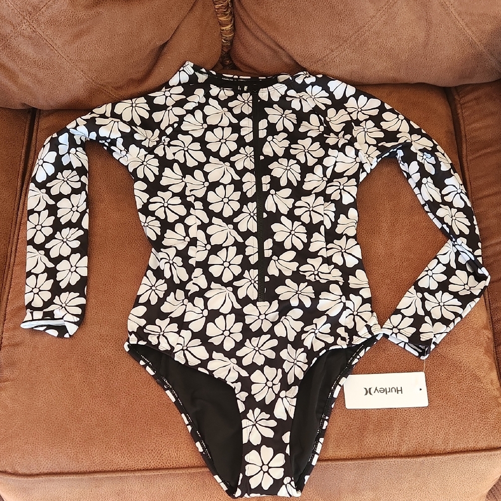 Hurley Black & White Floral Long-Sleeve One-Piece - Picture 13 of 13